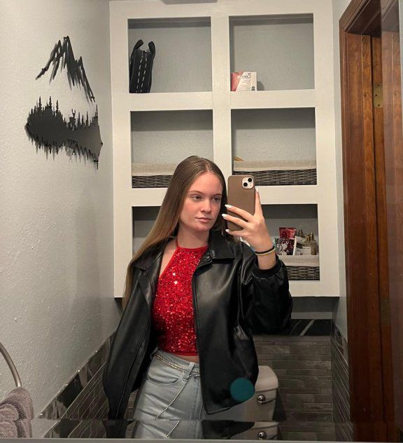 Independent companion Sarah in Tacoma, Alabama - HoneyAffair